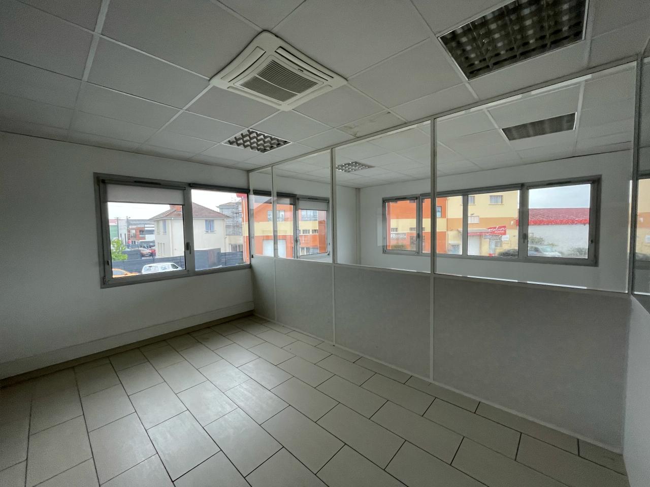Bureau Décines-Charpieu 380m² Location bureau Décines-Charpieu Rhône OLBUR2108962 4